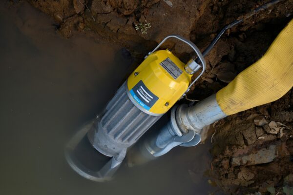 POMPE IMMERGÉE 30 M³/H - pour tous les types d'eau : eaux propres, usées, de chantier, pluviales, égouts - Disponible en location dans les agences Nova Location Saint-Cannat, Arles, Saint Hilaire de Brethmas, Nîmes, Cogolin, Oraison, Aix-en-Provence, Juvignac, Le Muy, Pierrelatte, Saint André de Sangonis, Carpentras