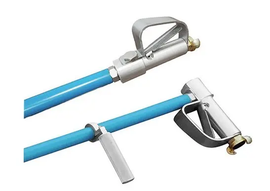 zoom pioche-a-air-lissage-decompacter-desagreger-deplacer-les-types-de-sols nova location.jpg